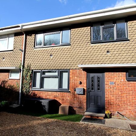 Crown Meadow - 4 Bedroom House - Heathrow - Excellentstays Colnbrook Esterno foto