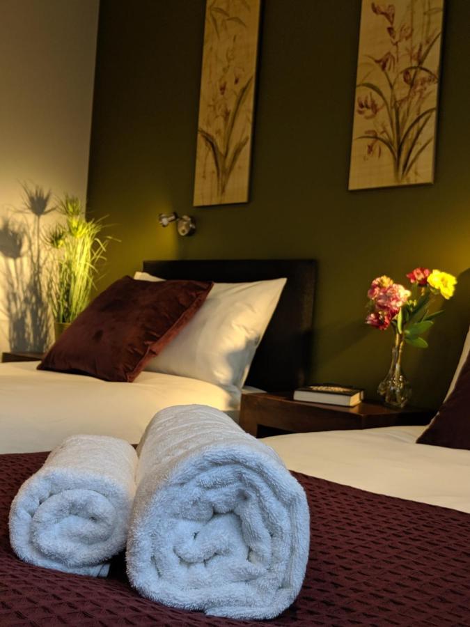 Crown Meadow - 4 Bedroom House - Heathrow - Excellentstays Colnbrook Esterno foto