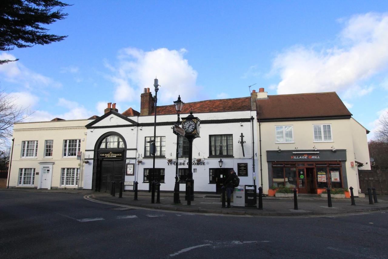 Crown Meadow - 4 Bedroom House - Heathrow - Excellentstays Colnbrook Esterno foto