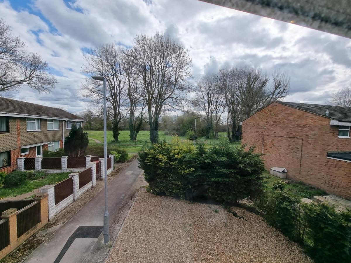 Crown Meadow - 4 Bedroom House - Heathrow - Excellentstays Colnbrook Esterno foto